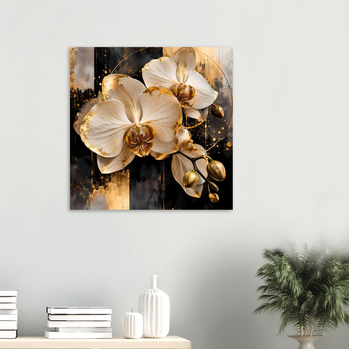 Orchideenposter mit cremeweißen Blüten, goldfarbenen Akzenten und abstrakten Sprenkeln