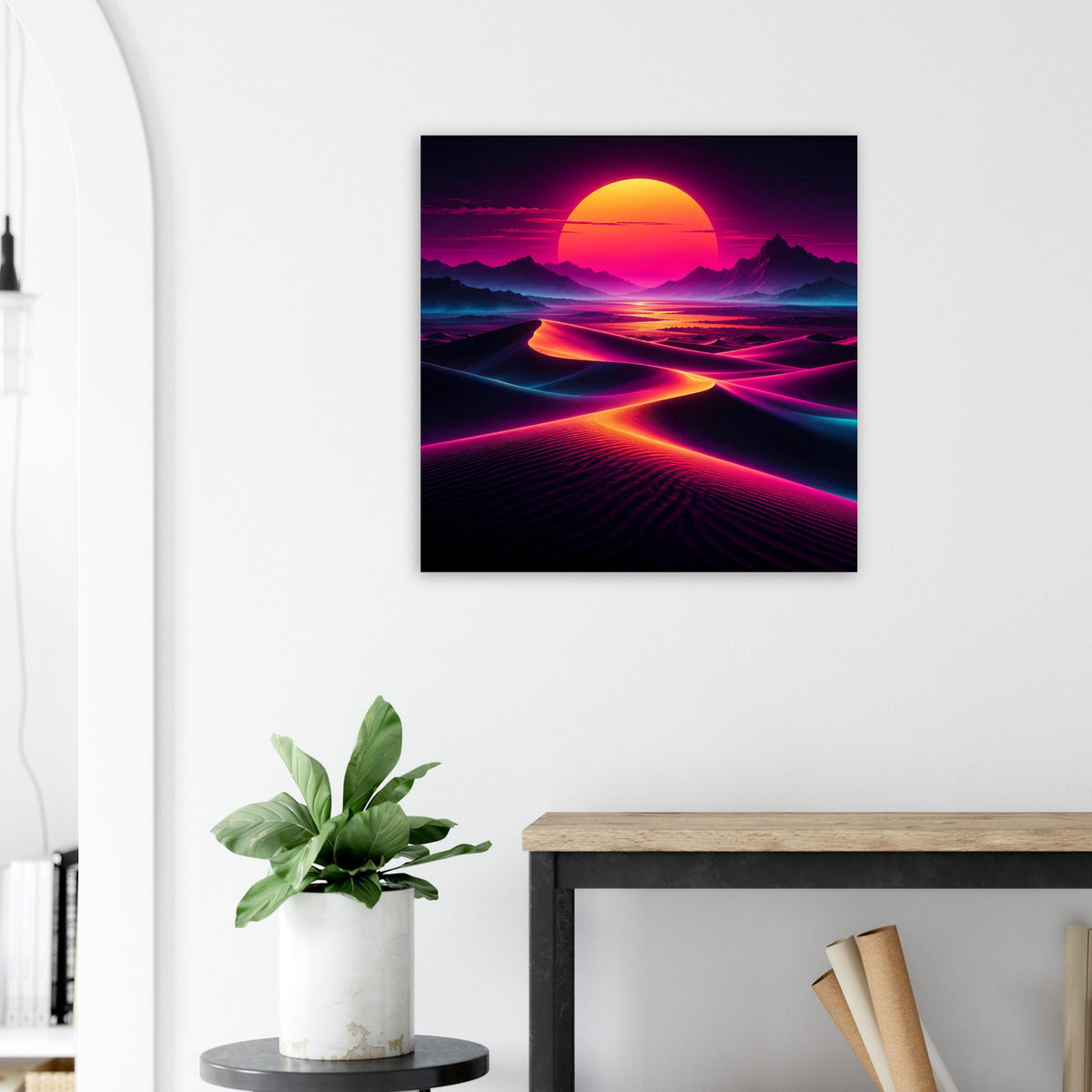 Quadratisches Poster mit Wüsten-Sonnenuntergang in Neonfarben: orange Sonne, rosa und blau