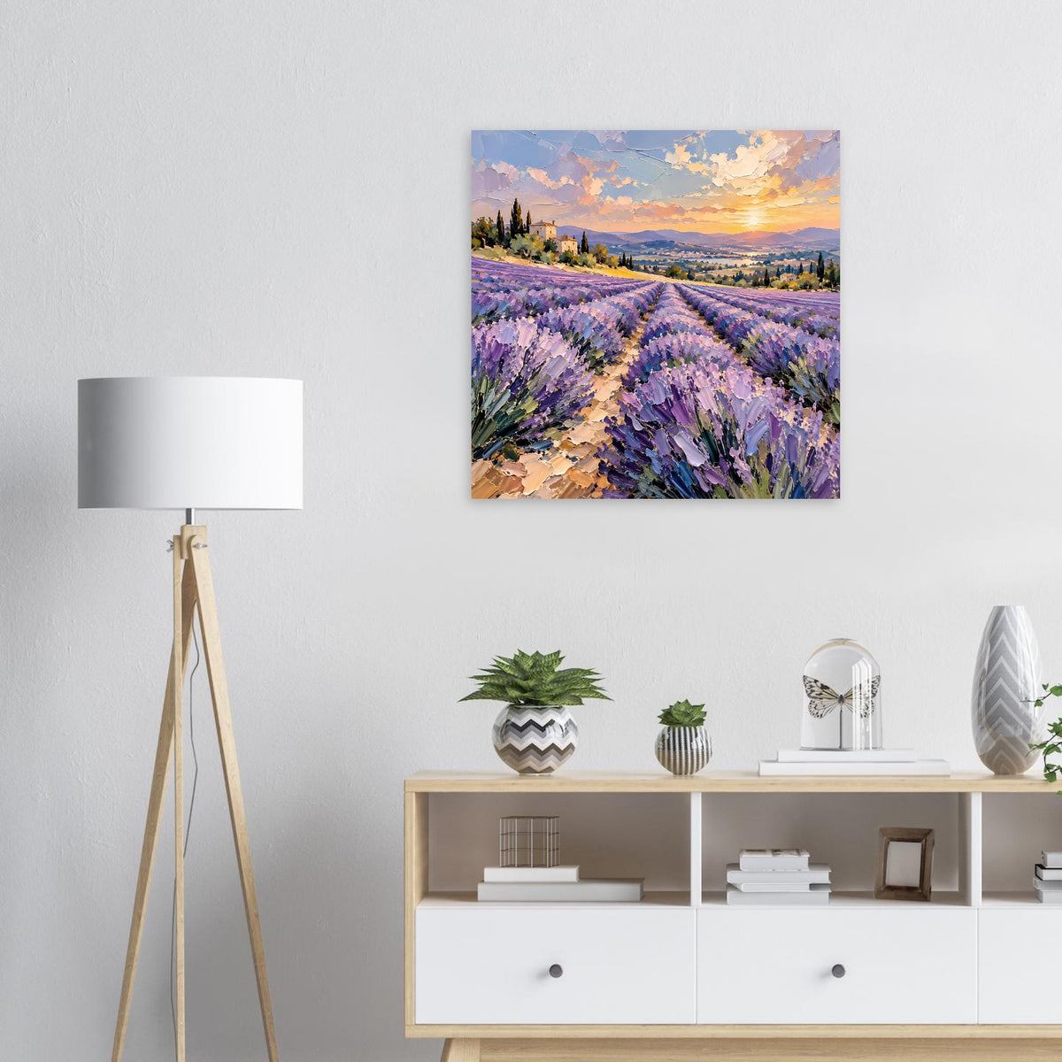 Quadratisches Poster mit Lavendelfeld bei Sonnenuntergang, goldene Himmelsschimmer über violetten Reihen