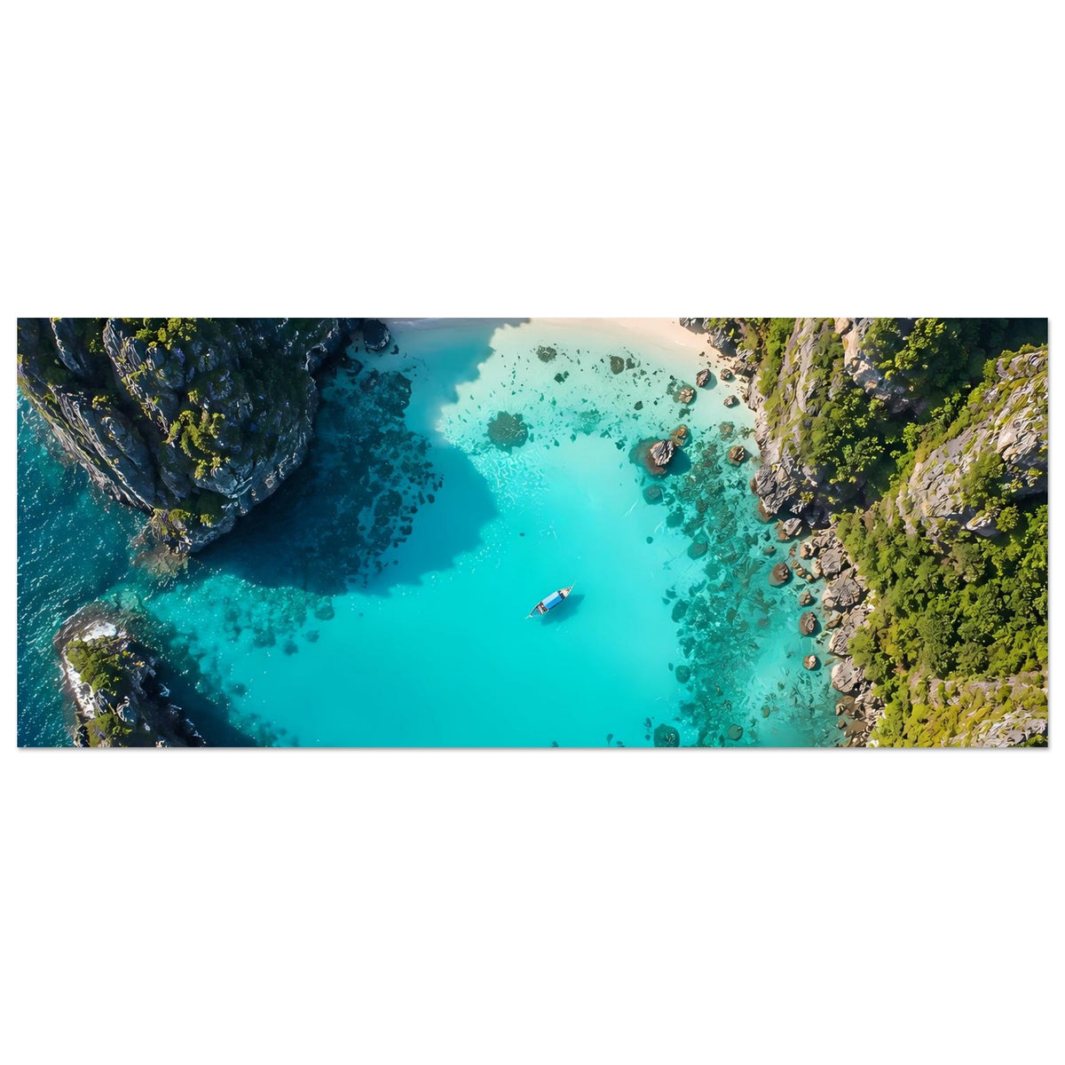 Panorama-Poster mit türkisblauer Lagune, Strandbucht, Riffen und grünem Dschungel