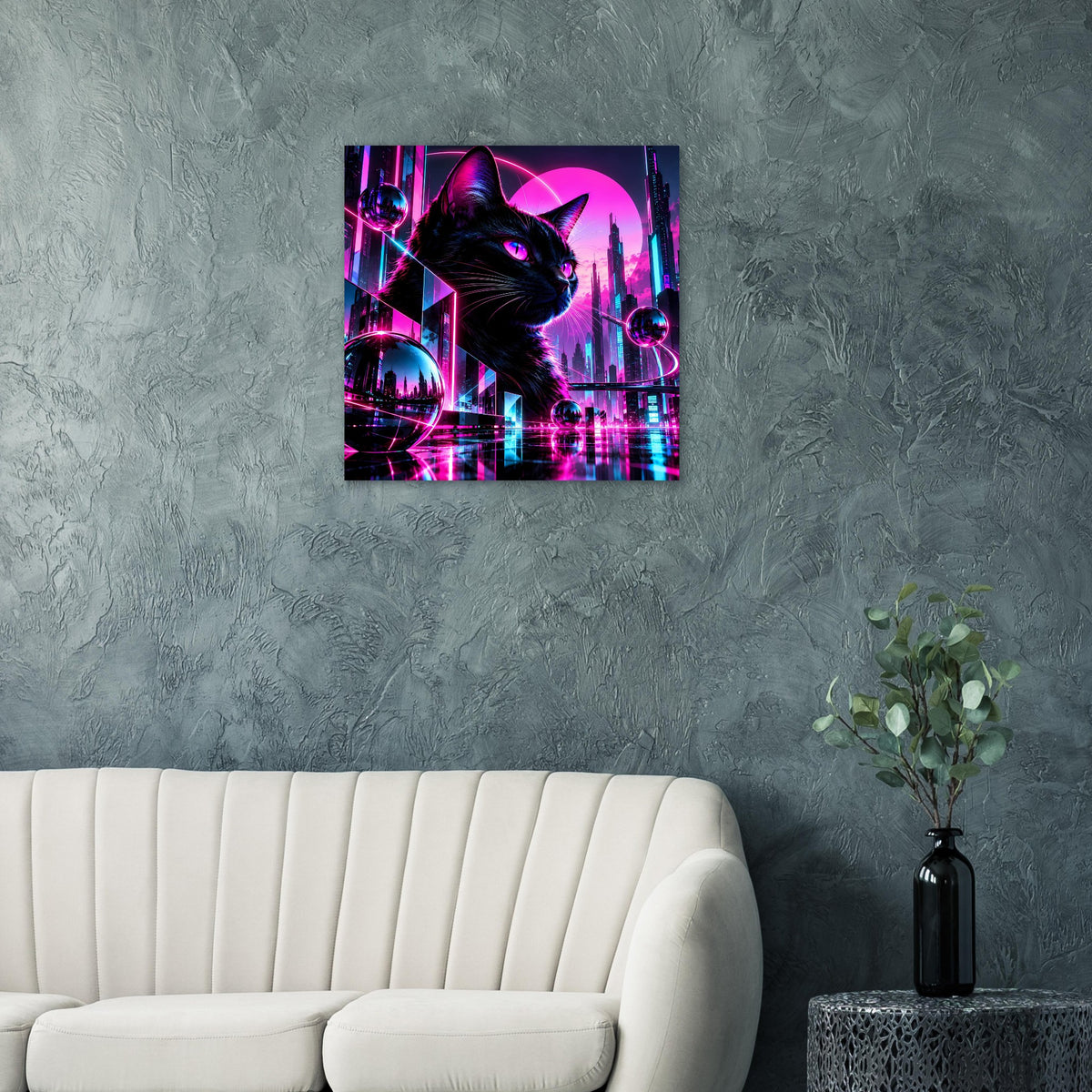 Poster an der Wand: schwarze Neon-Katze über magenta Cyberpunk-City mit Glutlicht