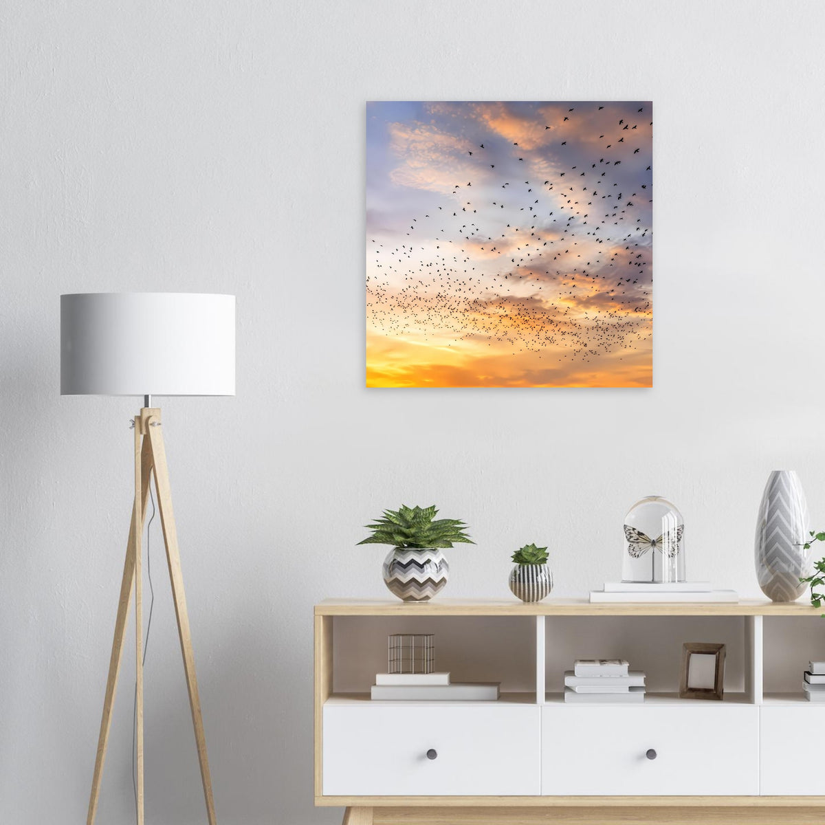 Quadratisches Wandposter: Abendhimmel mit goldenen Farbtönen und Vogelschwärmen