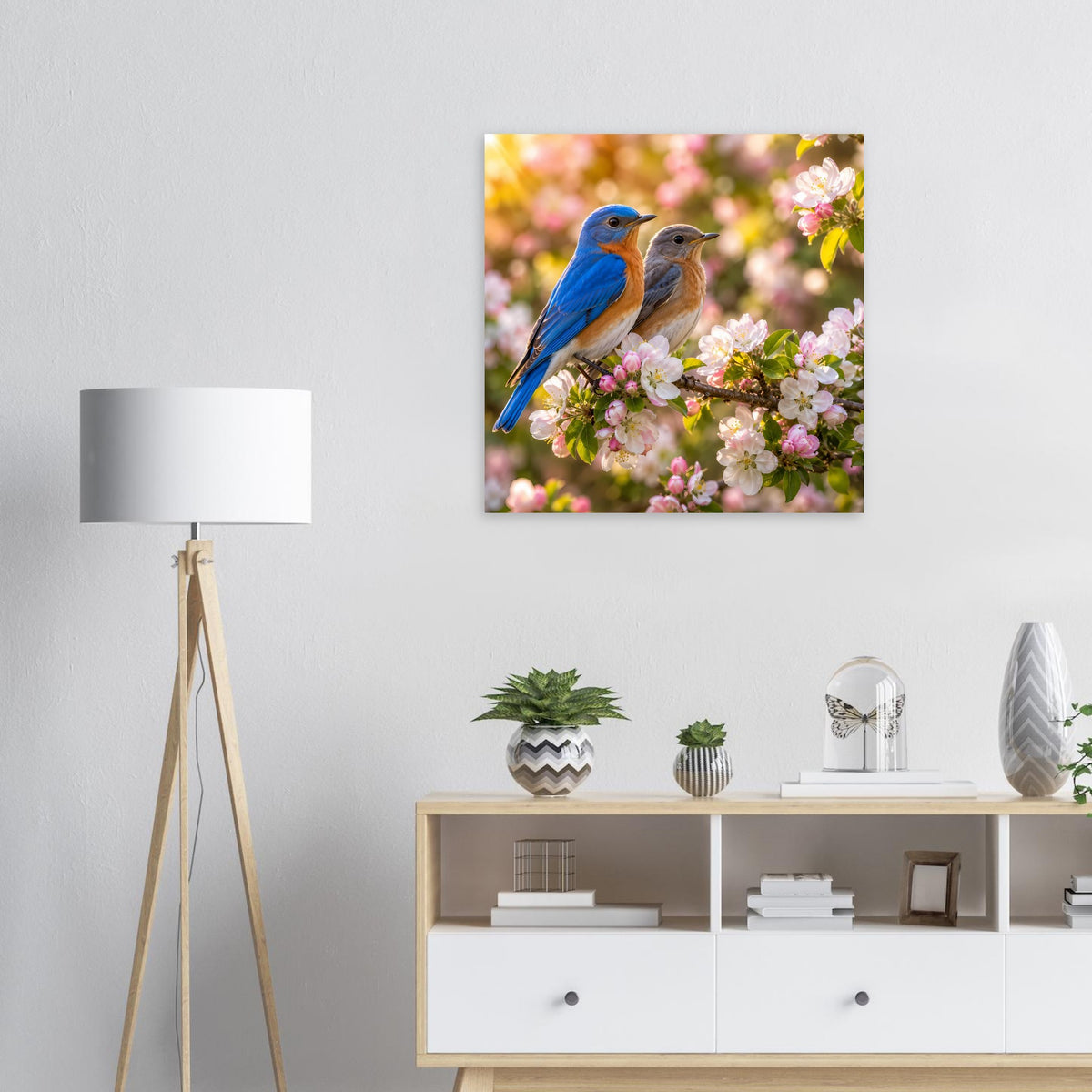 Quadratisches Poster mit zwei blauen Vögeln auf einem Ast voller rosafarbener Blüten