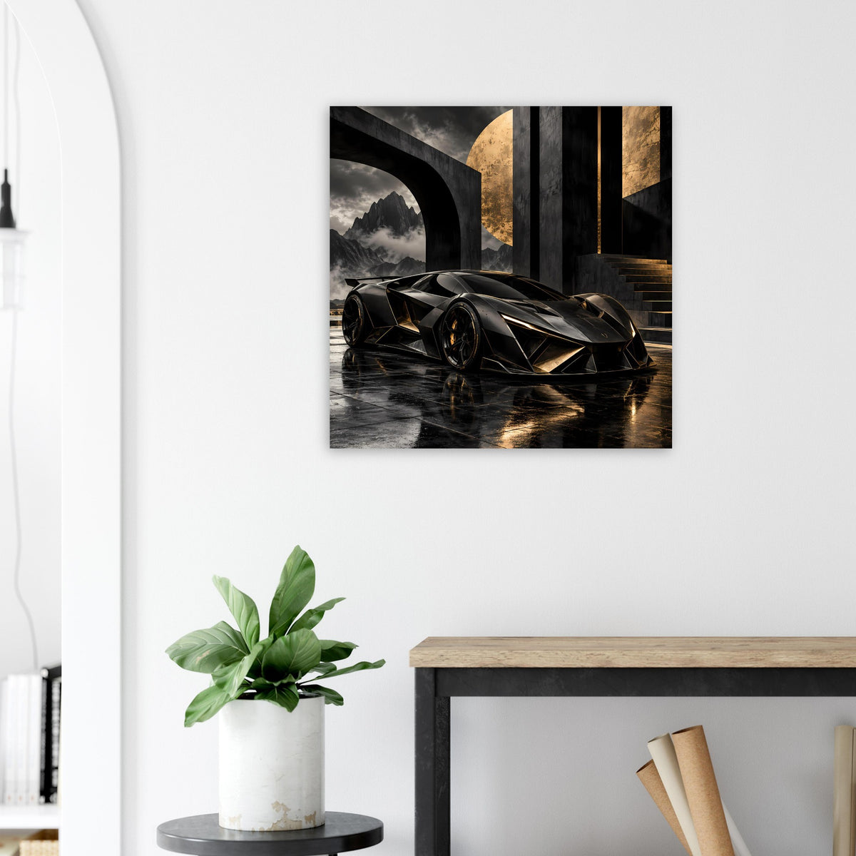 Autoposter zeigt schwarzen futuristischen Supersportwagen mit goldenen Akzentstreifen