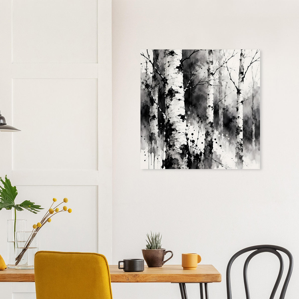 Monochromes Birkenwald-Kunstposter, schwarz-weiß mit Baumstämmen, Ästen und Spritzern