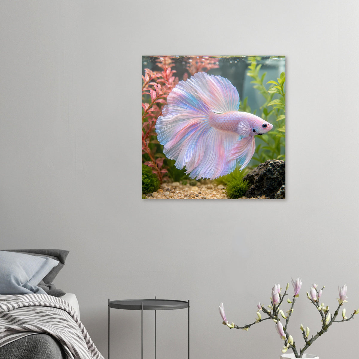 Kleines Poster mit Betta-Fisch-Motiv: pastellfarbene Flossen und Aquarium im Bild