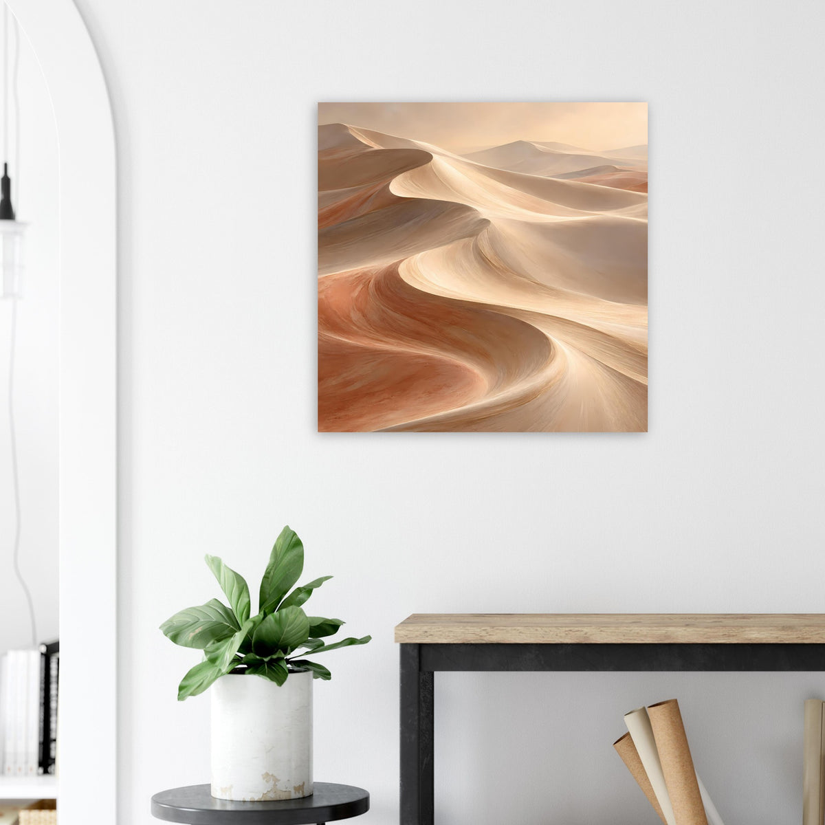 Gerahmtes Sanddünen-Poster mit weichen Dünenverläufen in Beige- und Brauntönen