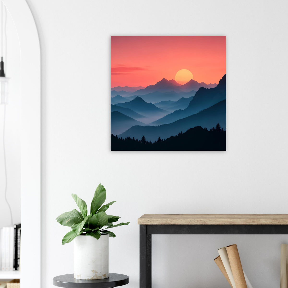 Quadratisches Landschaftsposter mit warmem Himmel, gelber Sonne und dunklen Bergsilhouetten