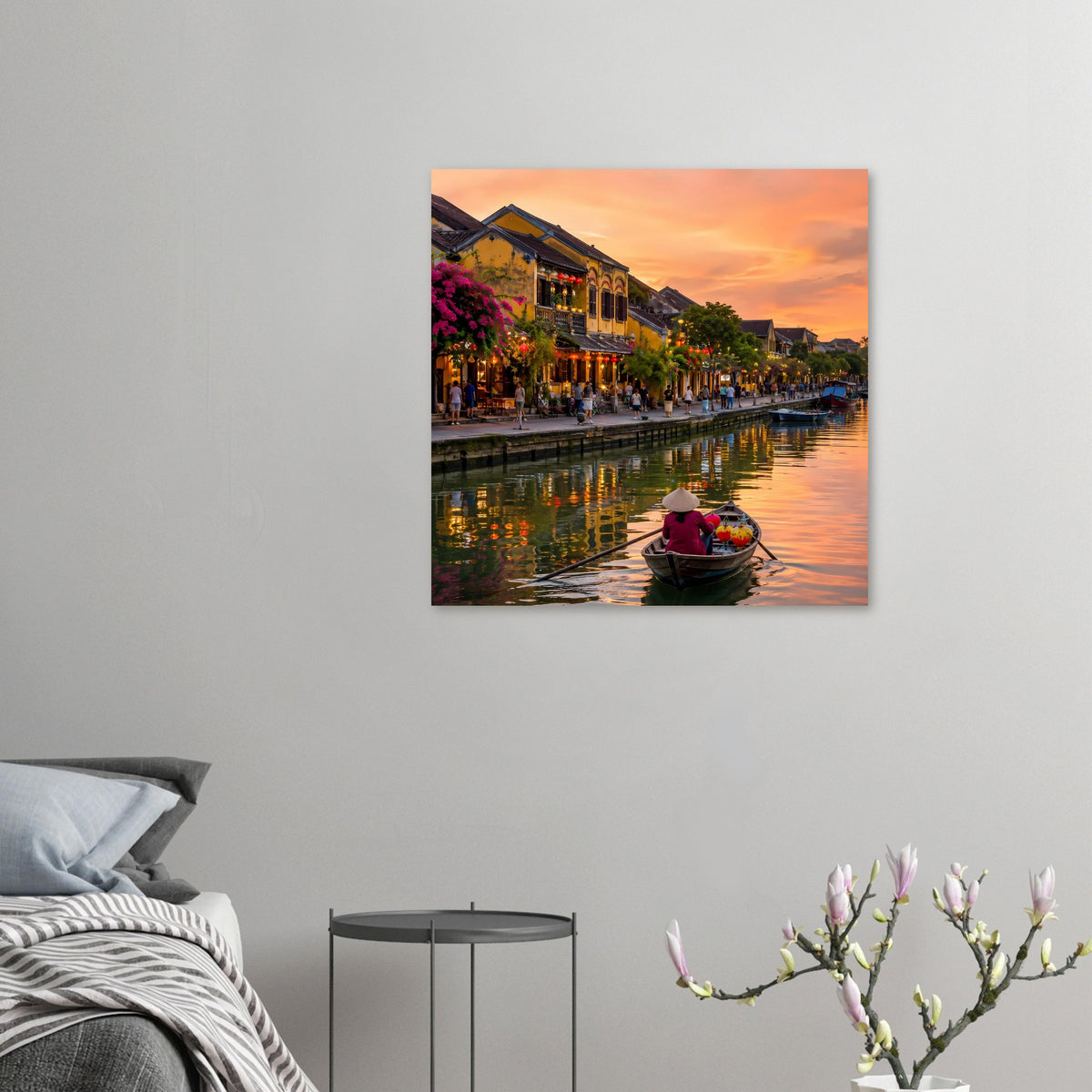 Kleines Poster an der Wand: Fluss bei Sonnenuntergang mit Laternen und Boot mit Person