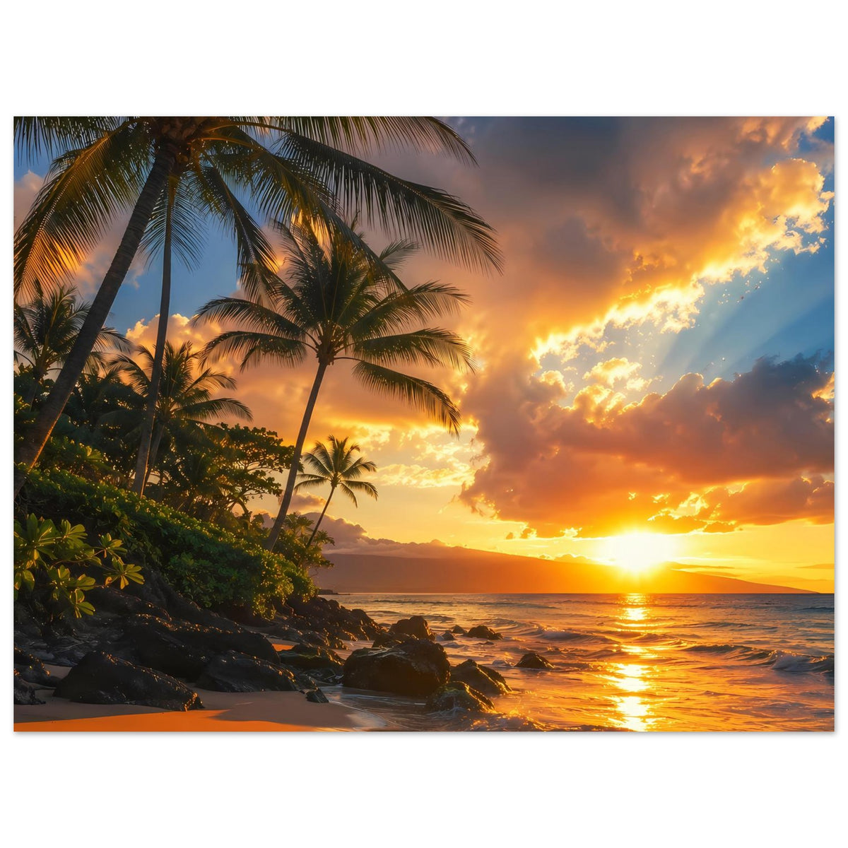 Strandposter mit Palmen am tropischen Ufer bei goldenem Sonnenuntergang und Wellen