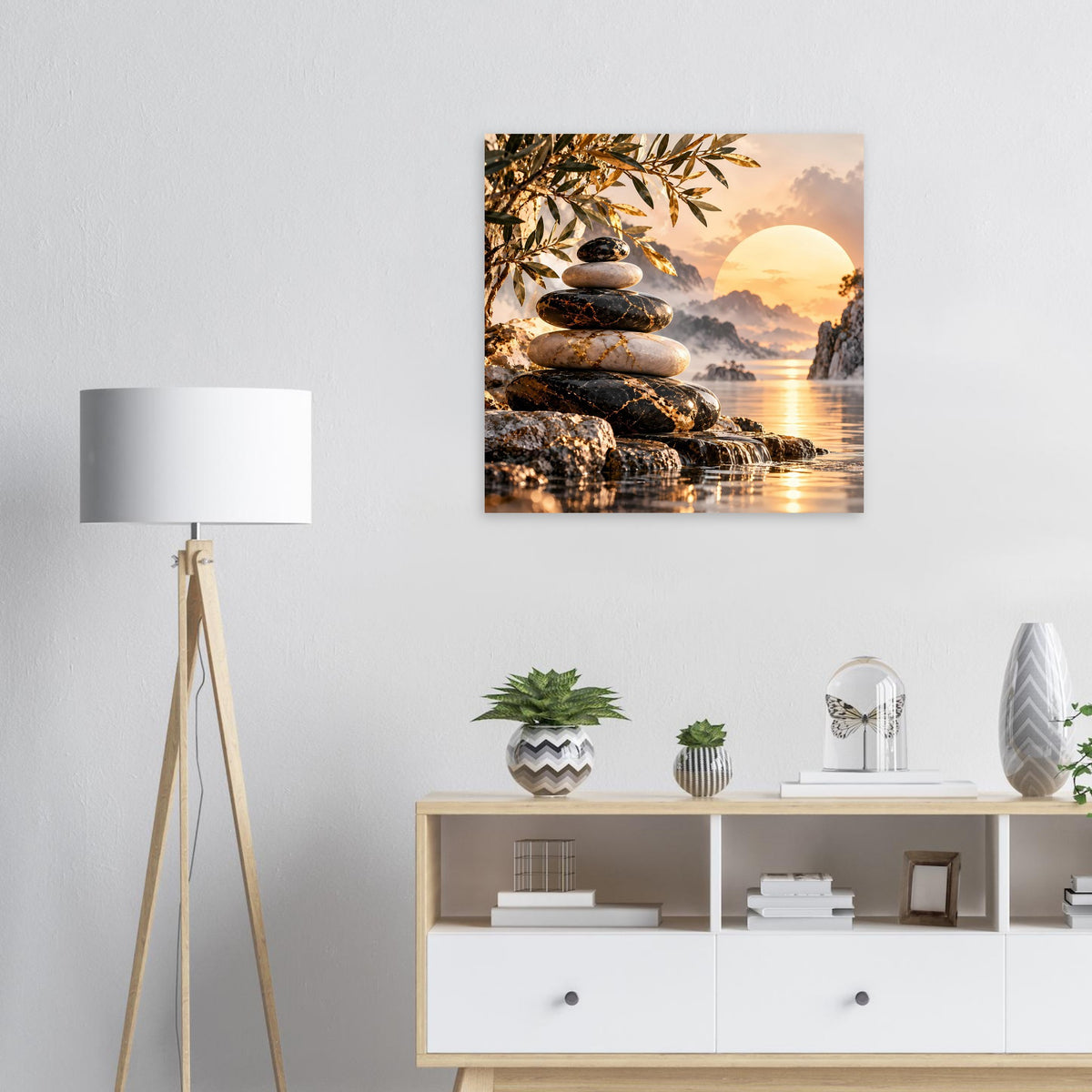 Quadratisches Poster mit Sonnenuntergang über dem Meer und Steinmandala