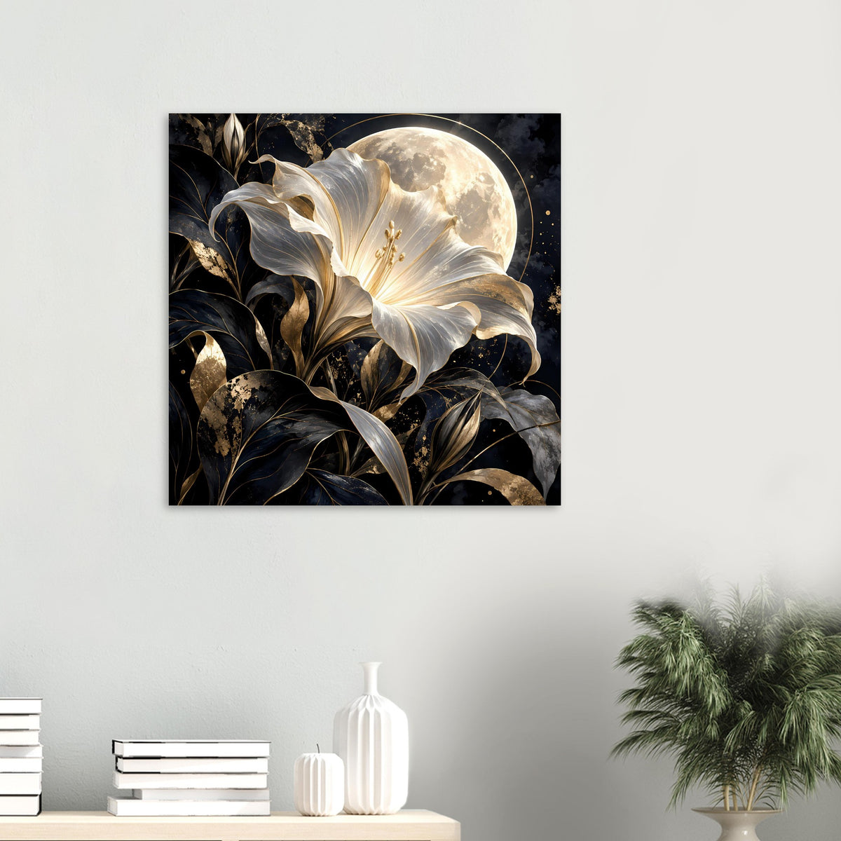 Kleines quadratisches Poster: weiß-goldene Blume mit Mondschein, dunkel und edel