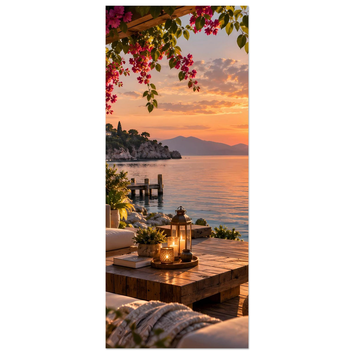 Vertikales Küsten-Terrassenposter mit Holztisch, Laternen, Blumenrankenzweigen und See bei Abendrot