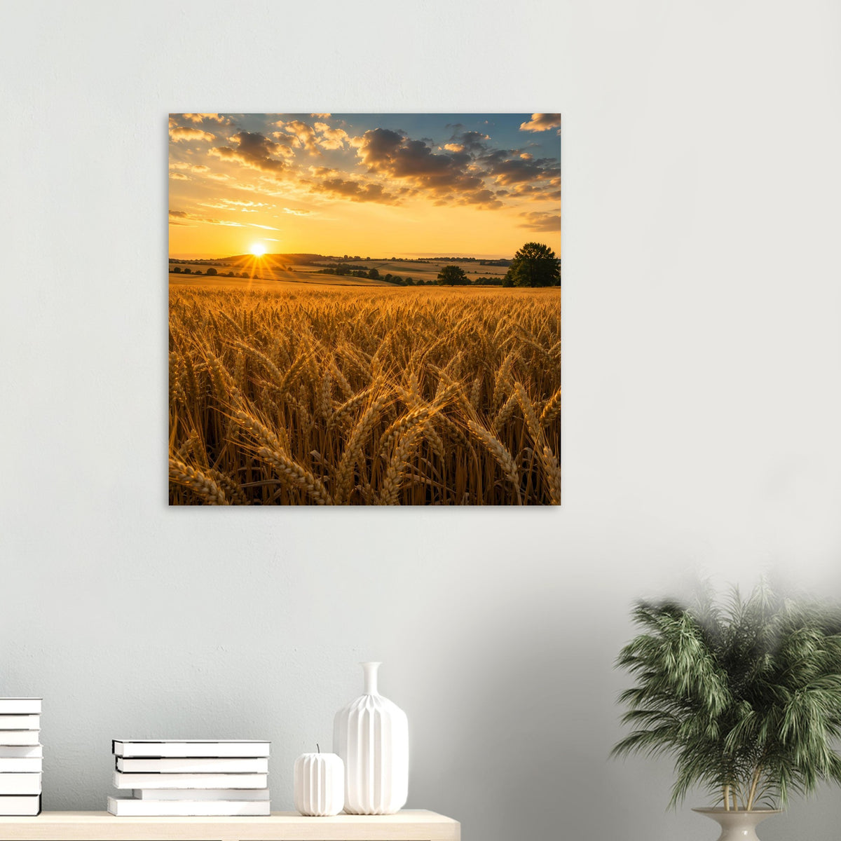 Quadratisches Poster mit Sonnenaufgang über goldenem Weizenfeld und wolkigem Himmel