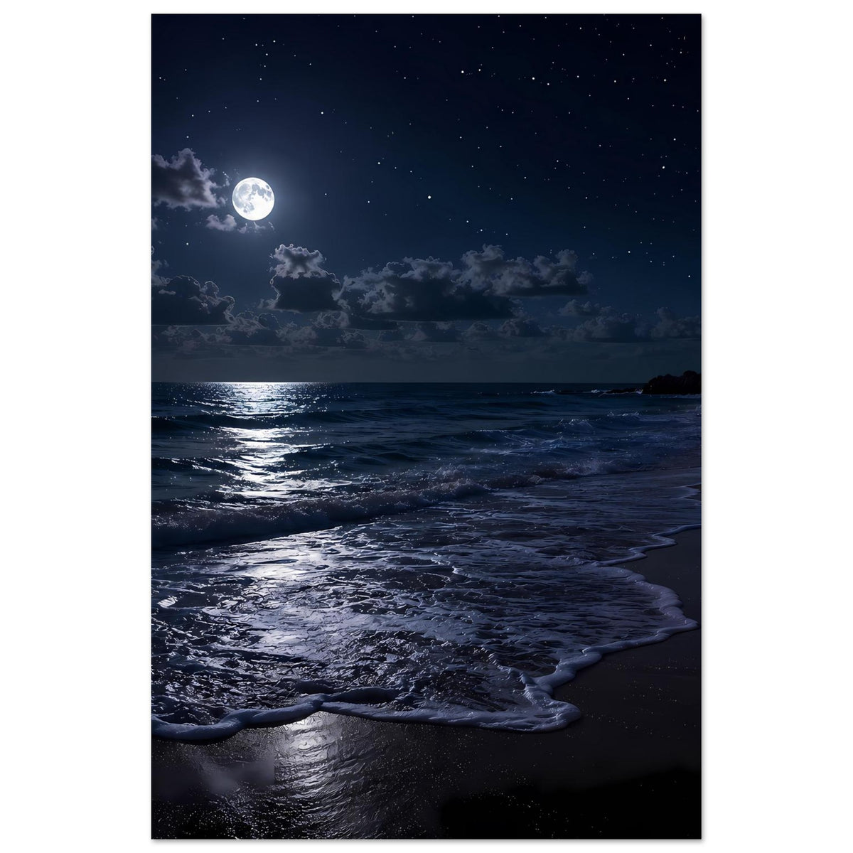 Vertikales Strandposter mit Vollmond über nächtlichem Meer und schäumender Küste