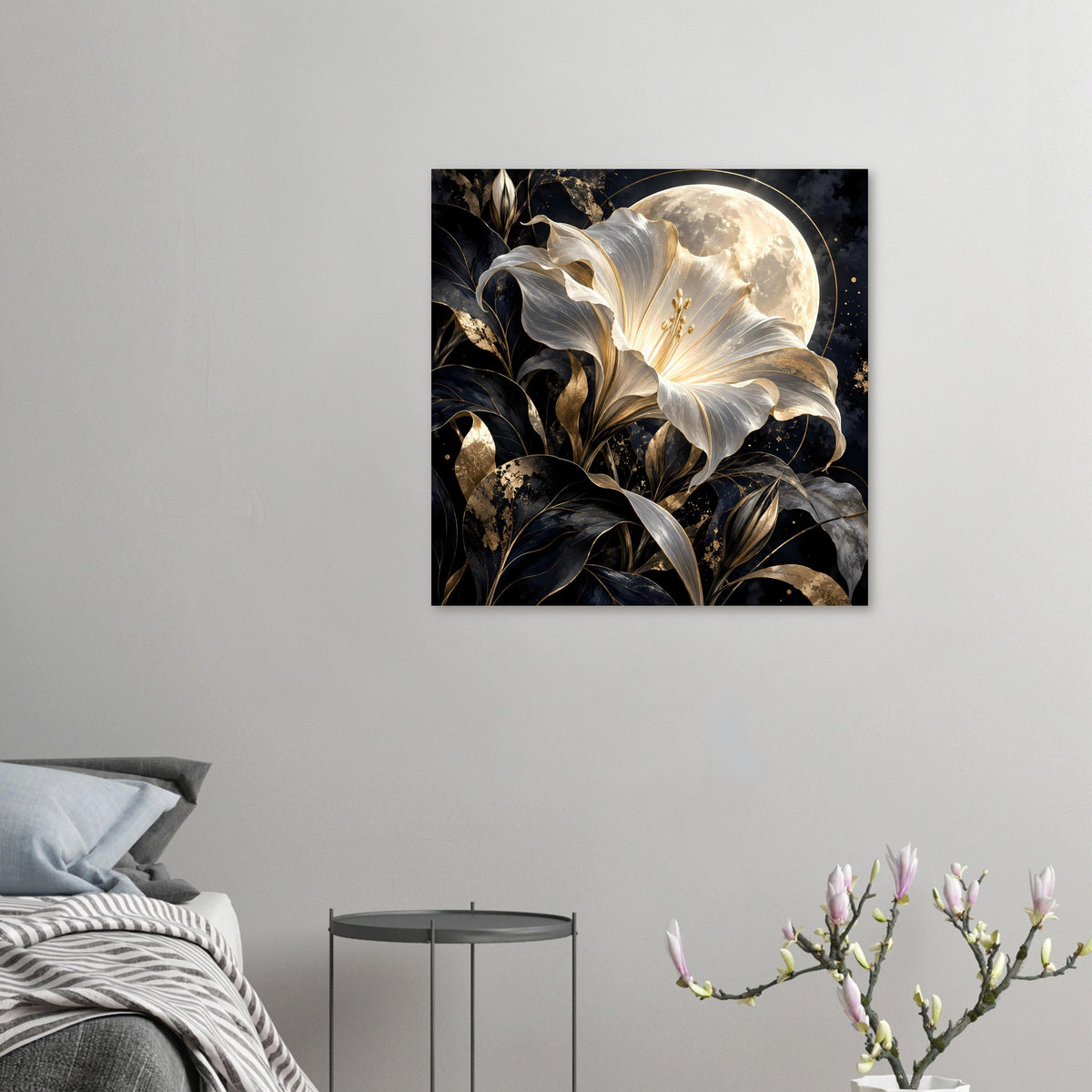Quadratisches Poster mit weißer Blüte und leuchtendem Mond, schwarz-goldene Pflanzen