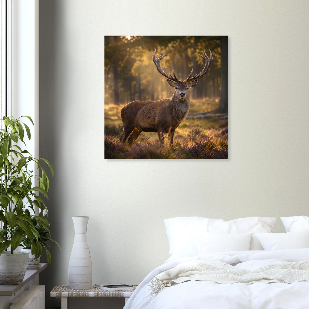 Poster mit Hirschporträt im Wald, dunkler Rahmen