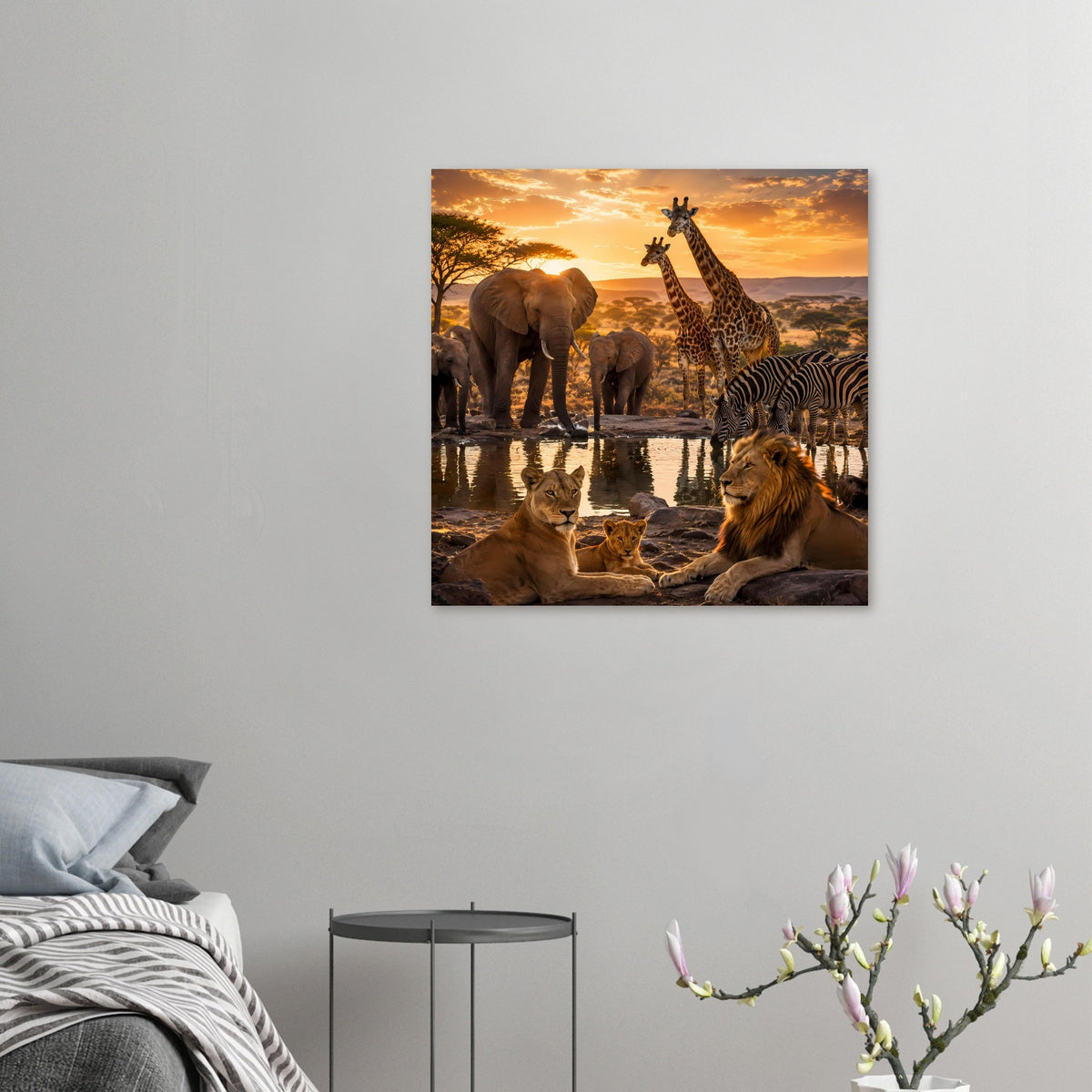 Kleines Wandposter mit Löwen, Elefanten, Giraffen und Zebra an Wasser im Sonnenuntergang