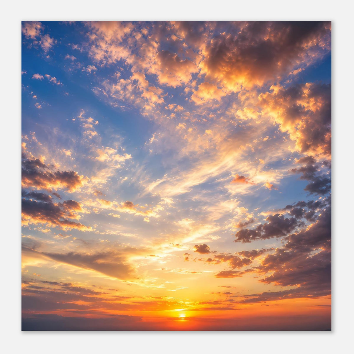 Quadratisches Poster mit Sonnenuntergang: goldene Wolken und Sonne am Horizont, mit weißem Rand.