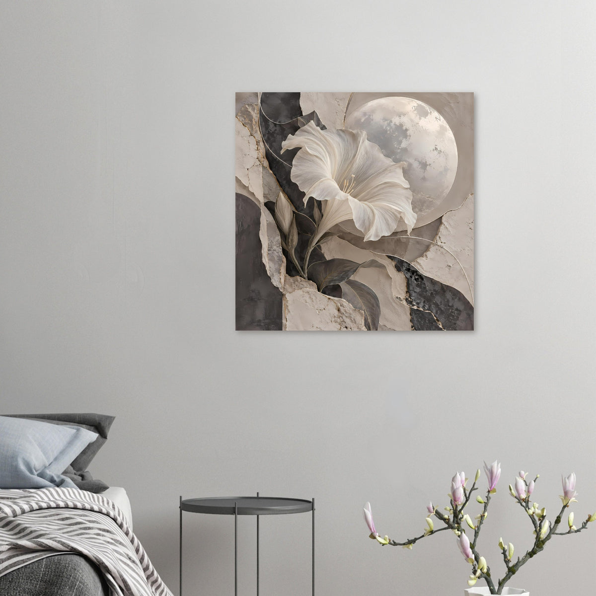 Kleines Kunstposter an der Wand: weiße Blüte und Halbmond über marmorartigem Hintergrund