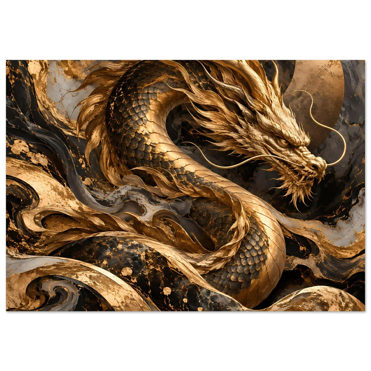 Fantasy-Poster: goldener Drache im Vollbild, schuppiges Maul, dunkle Rauch- und Steintexturen
