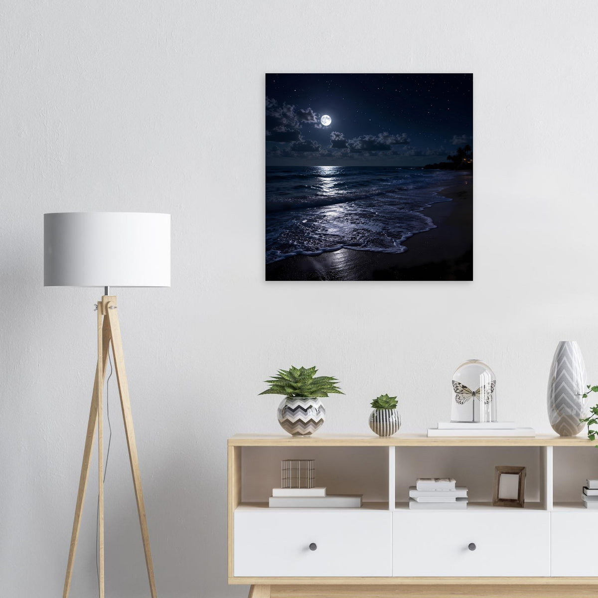 Quadratisches Beach-Poster mit Mond am Nachthimmel und schimmernden Wellen