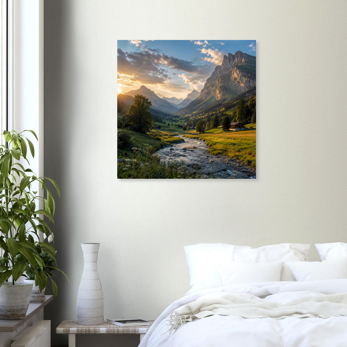 Blau gerahmtes Poster der Alpenlandschaft: Sonnenuntergang, Fluss und steile Felswände.
