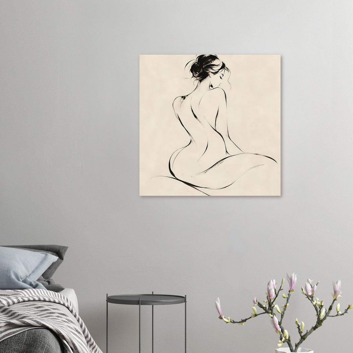 Minimalistisches Poster mit sitzendem Frauenakt, schwarze Linienzeichnung, kompakt