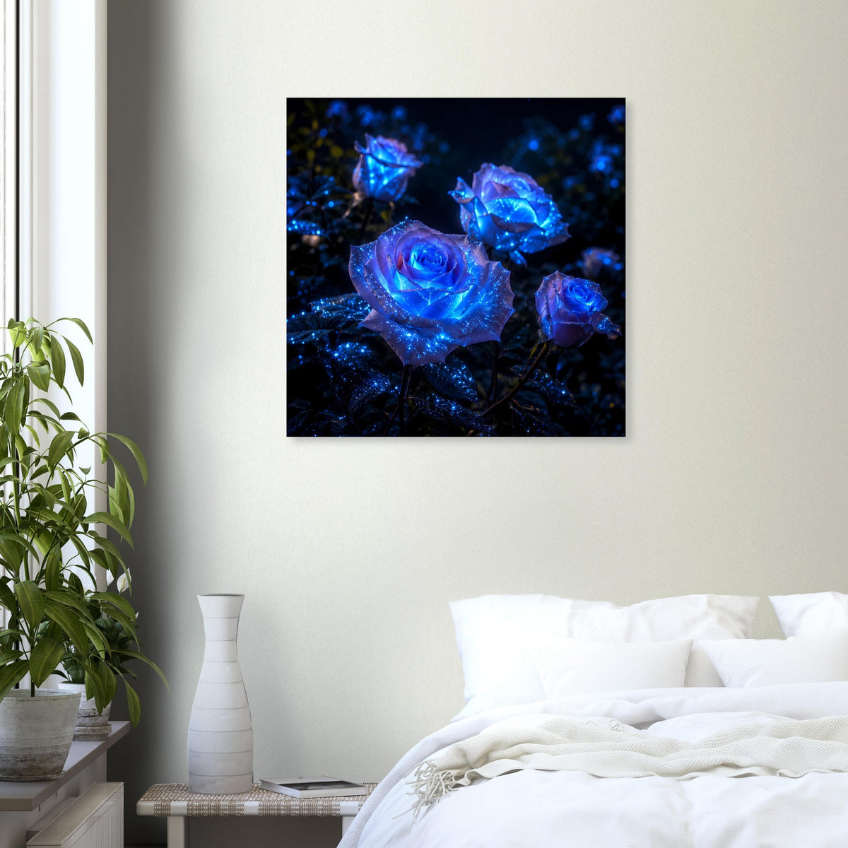 Quadratisches Wandposter mit leuchtenden blauen Rosen im dunklen Hintergrund
