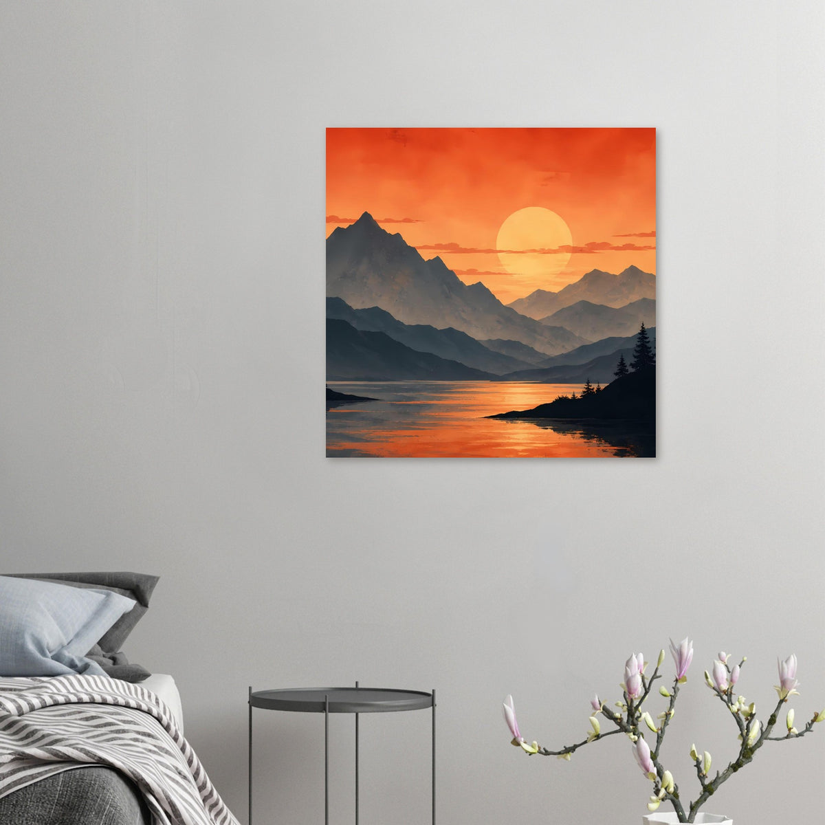 Kleines Poster an der Wand: orangefarbener Sonnenuntergang mit Bergen und Seeufer