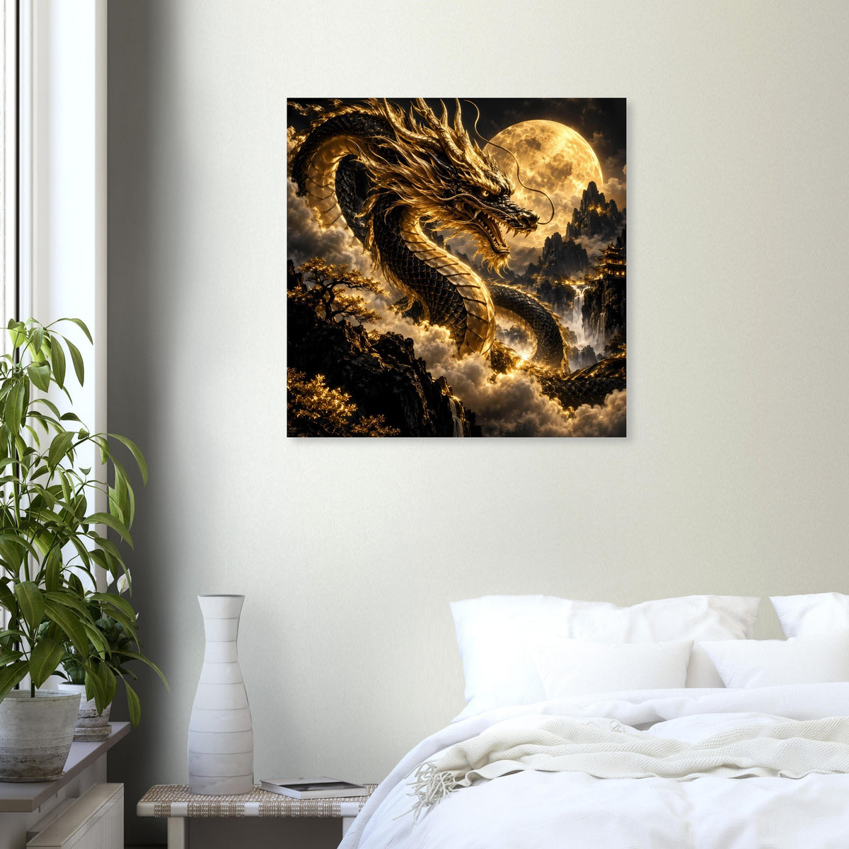 Quadratisches Drachenposter mit golden leuchtendem Vollmond und bedrohlicher Drachenkopfszene