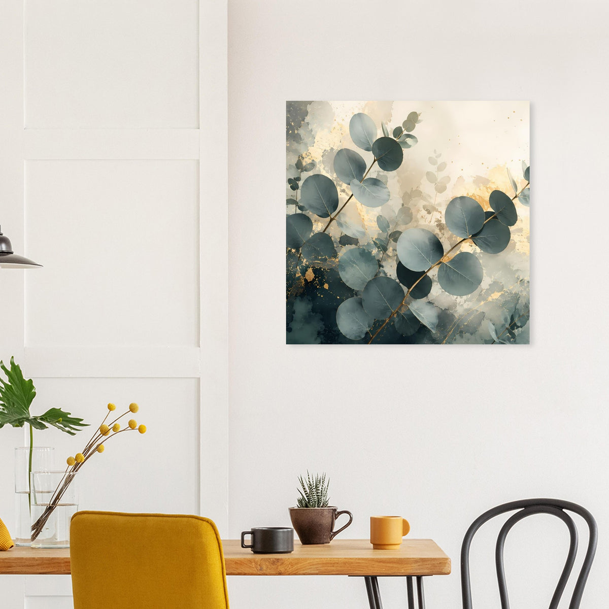 Eukalyptus-Poster im Rahmen mit türkisgrünen Blättern, beigeem Hintergrund und goldenen Akzenten