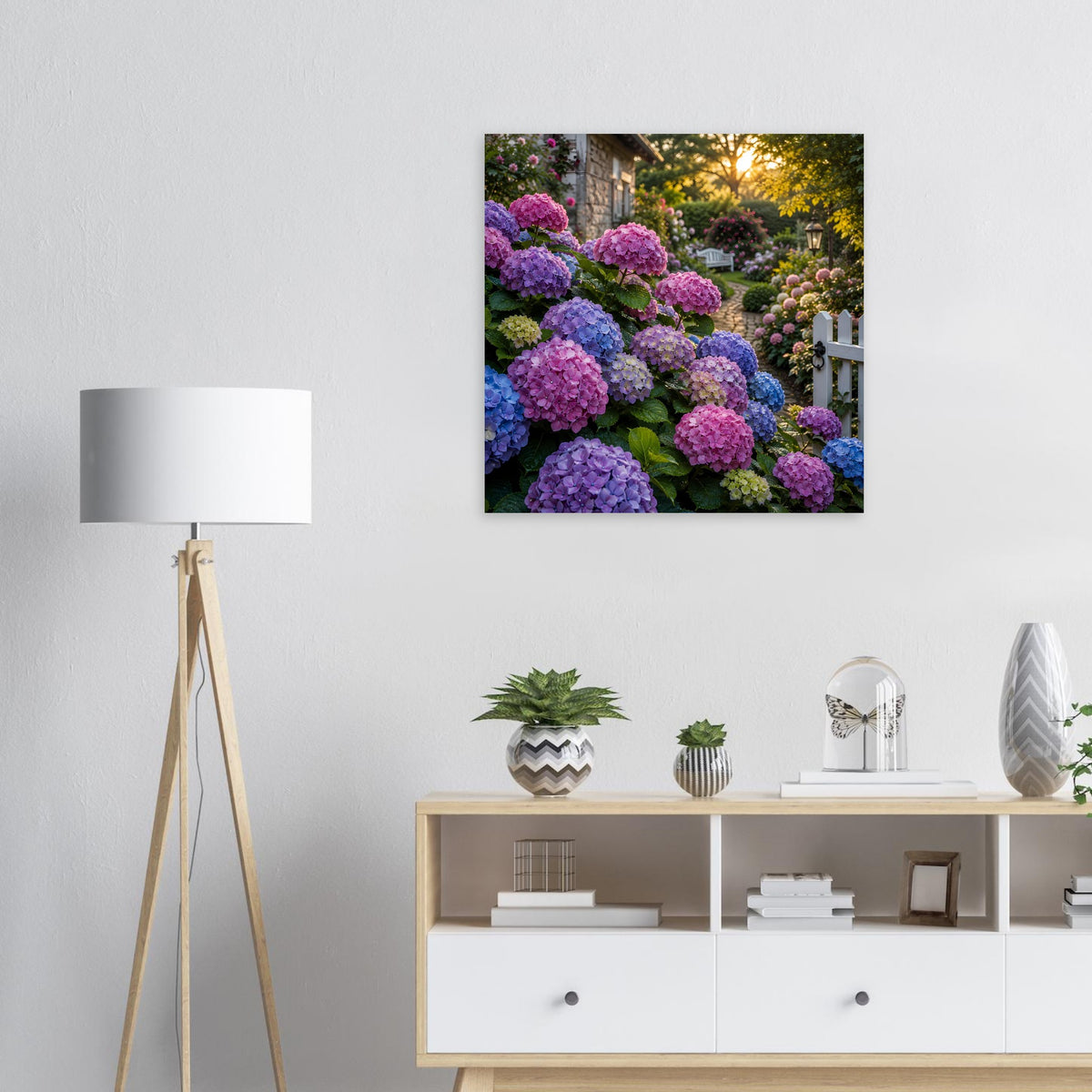 Quadratisches Blumenposter mit lila und blauen Hortensien und bunten Gartenblüten