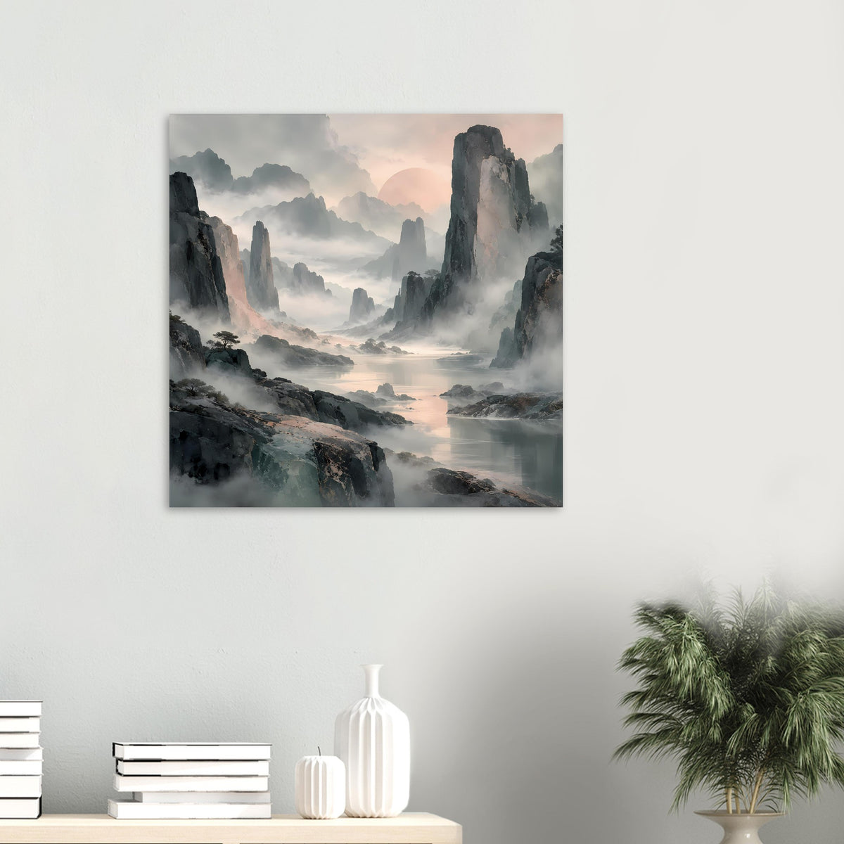 Wandposter, kleines Format: dunstige Berglandschaft mit warmem Pastellhimmel und ruhigem Wasser
