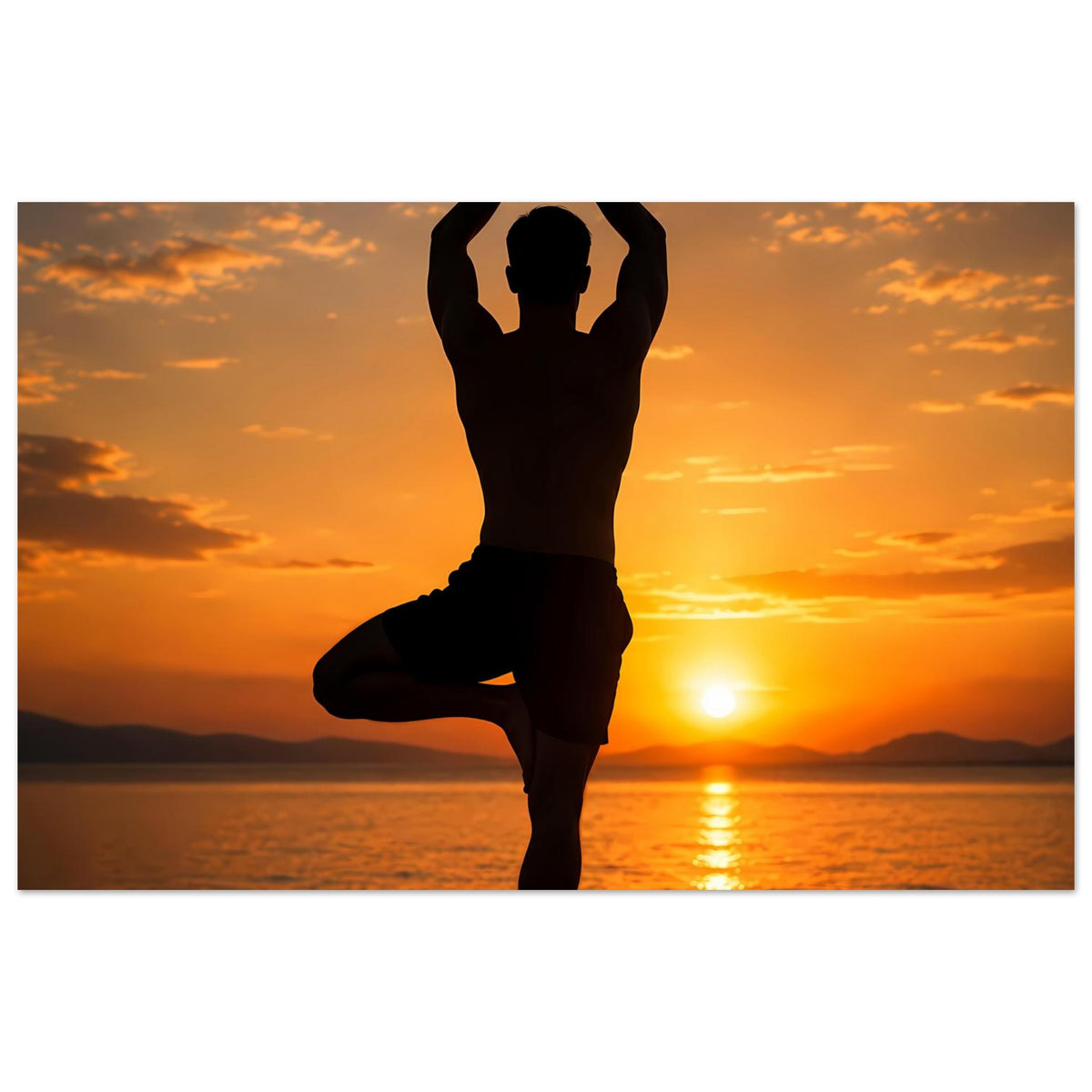 Yoga-Wandposter mit schwarzer Silhouette in Lotuspose vor goldenem Sonnenuntergang