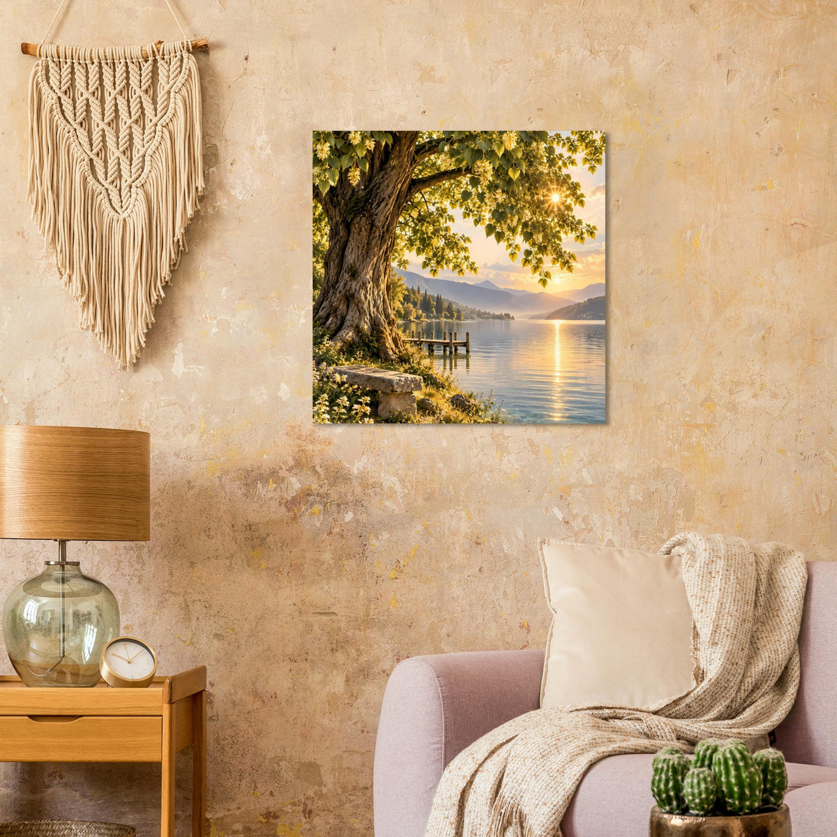 Quadratisches Poster mit Baum am See, Steg und Sonnenbahn im Abendlicht
