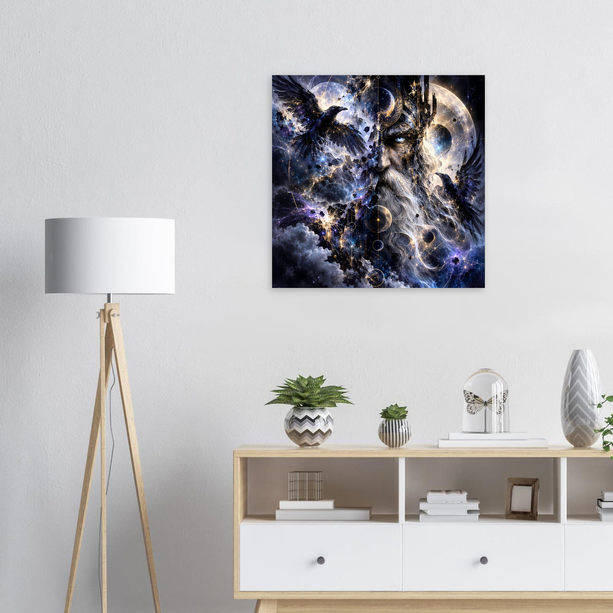 Fantasy-Poster mit Rabe, mondähnlichem Gesicht und Sternen im kosmischen Blau