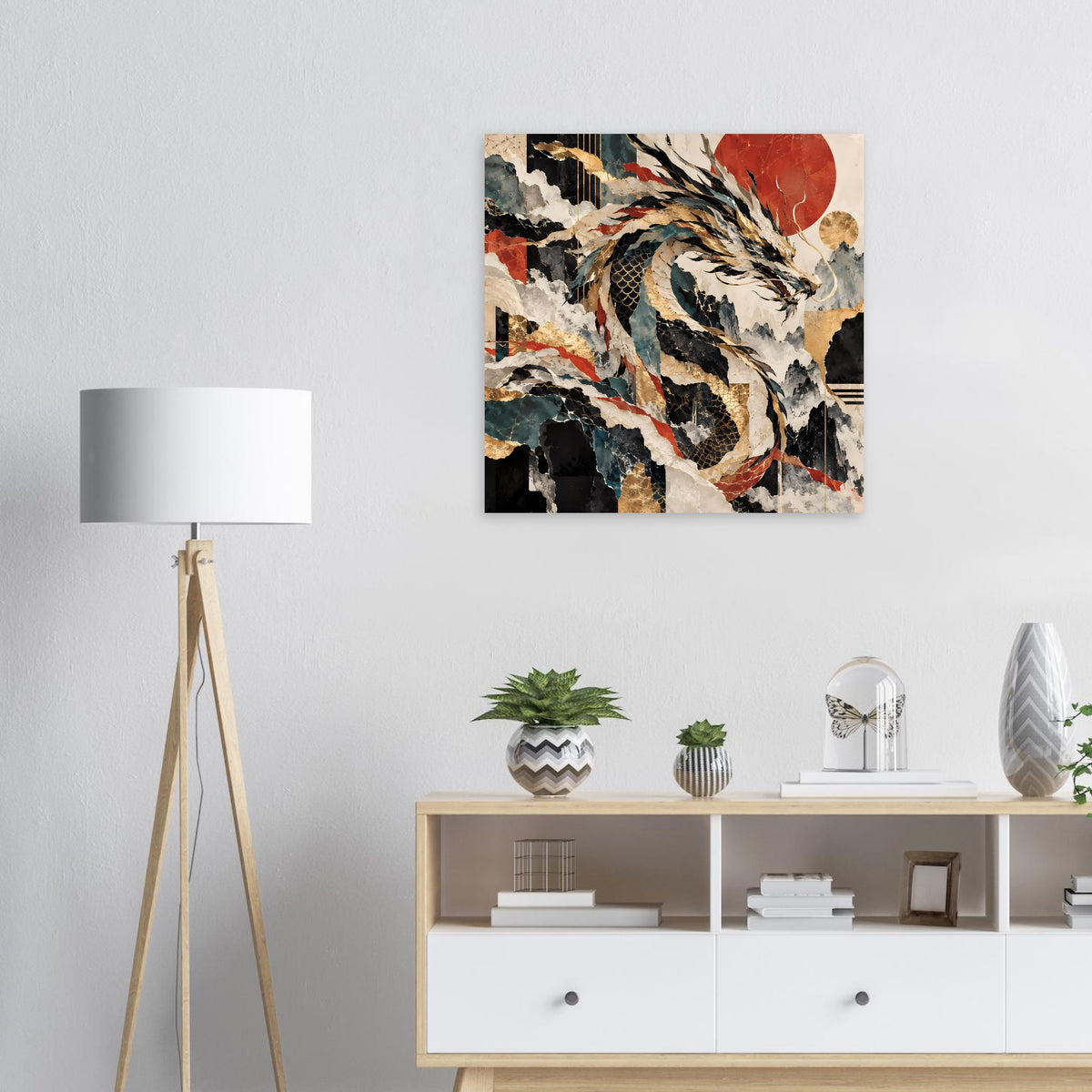 Abstraktes Drachposter mit Gold- und Rotakzenten, schwarzem Federdesign