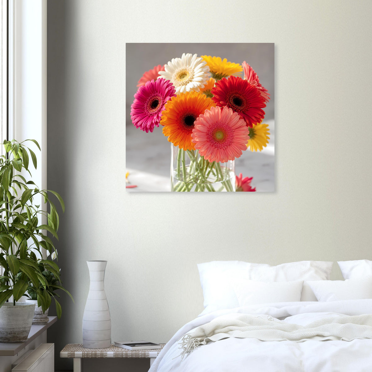 Quadratisches Poster mit buntem Gerbera-Blumenstrauß in Glasvase