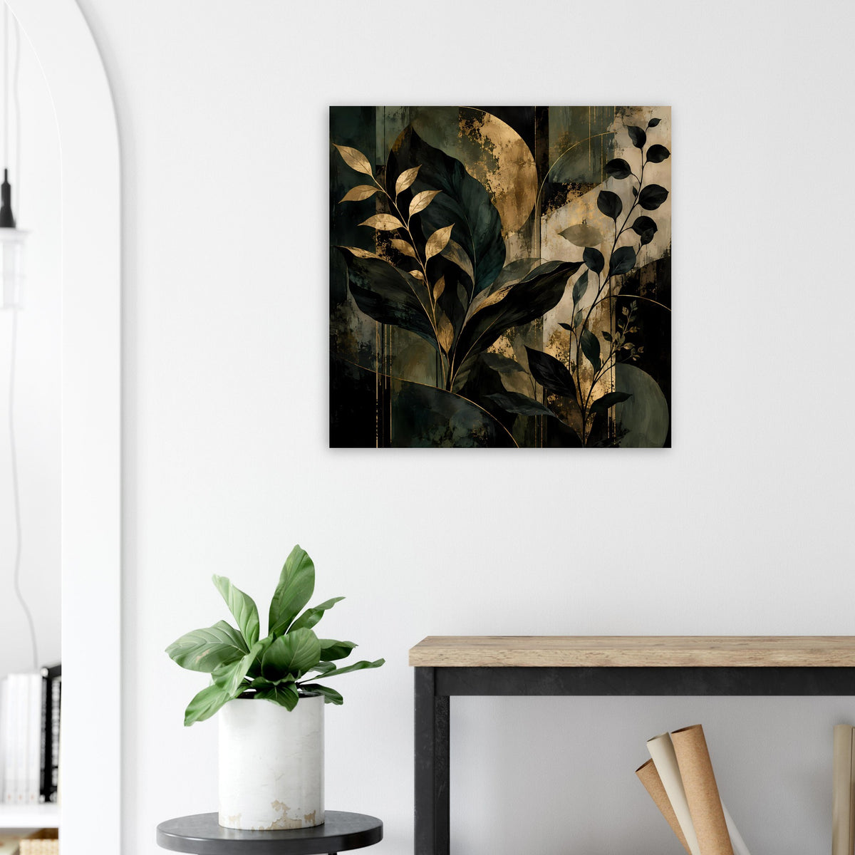 Botanisches Kunstposter an heller Wand, dunkelgrüne Blätter mit goldenen Highlights
