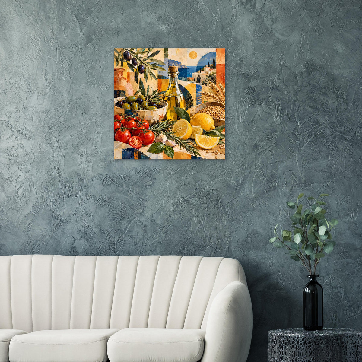 Kleines Wandposter mit mediterranem Stillleben: Flasche, Oliven, Tomaten und Zitronen.