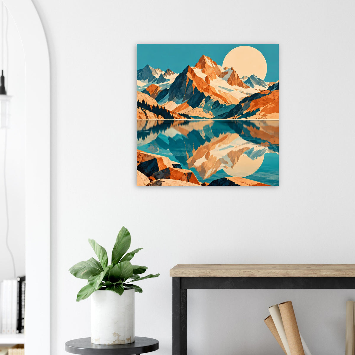 Quadratisches Naturposter mit Berggipfeln, See und geometrischer Sonnenscheibe in Blau