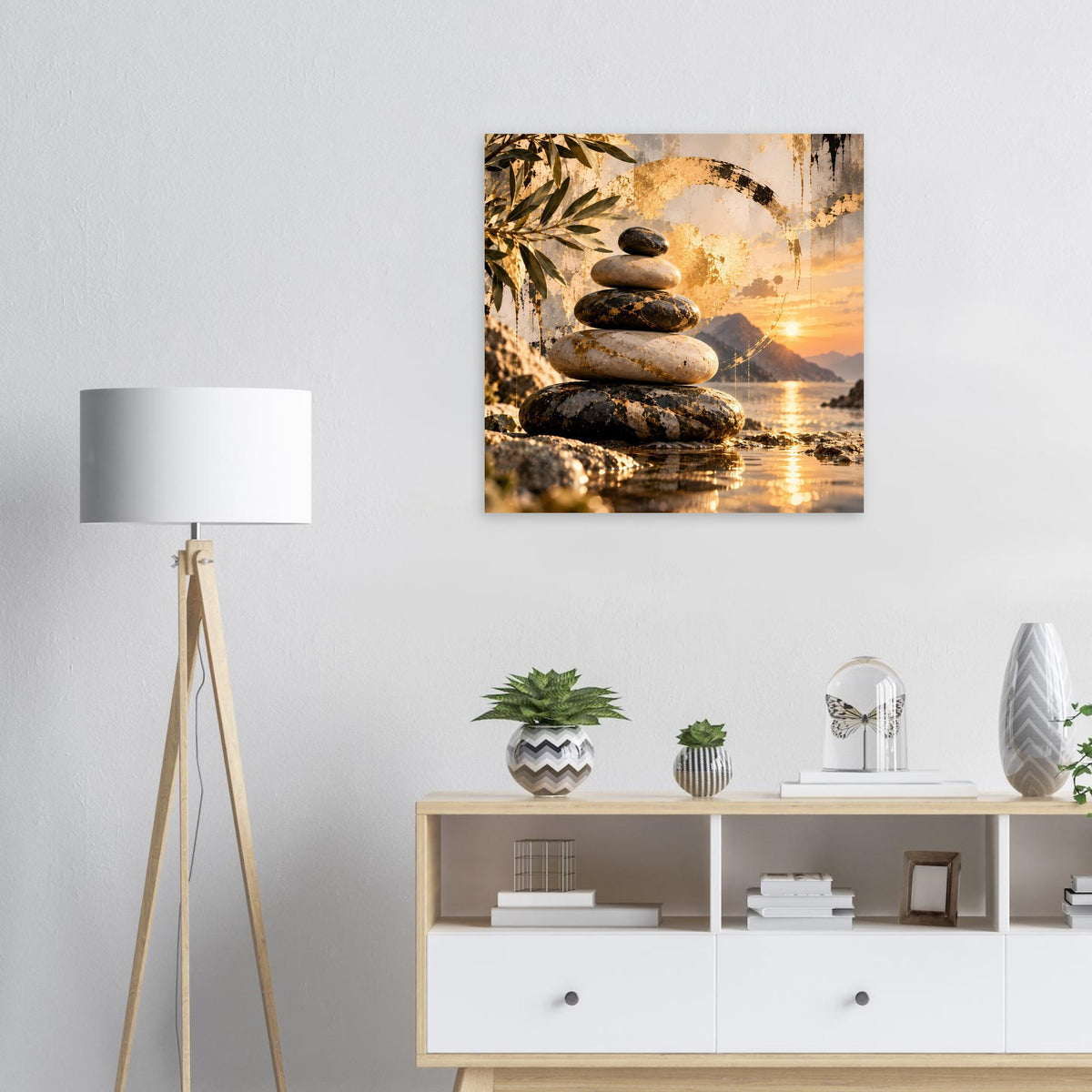 Zen-Harmonie-Poster mit Steinturm und Sonnenuntergang am Wasser, goldbraune Töne