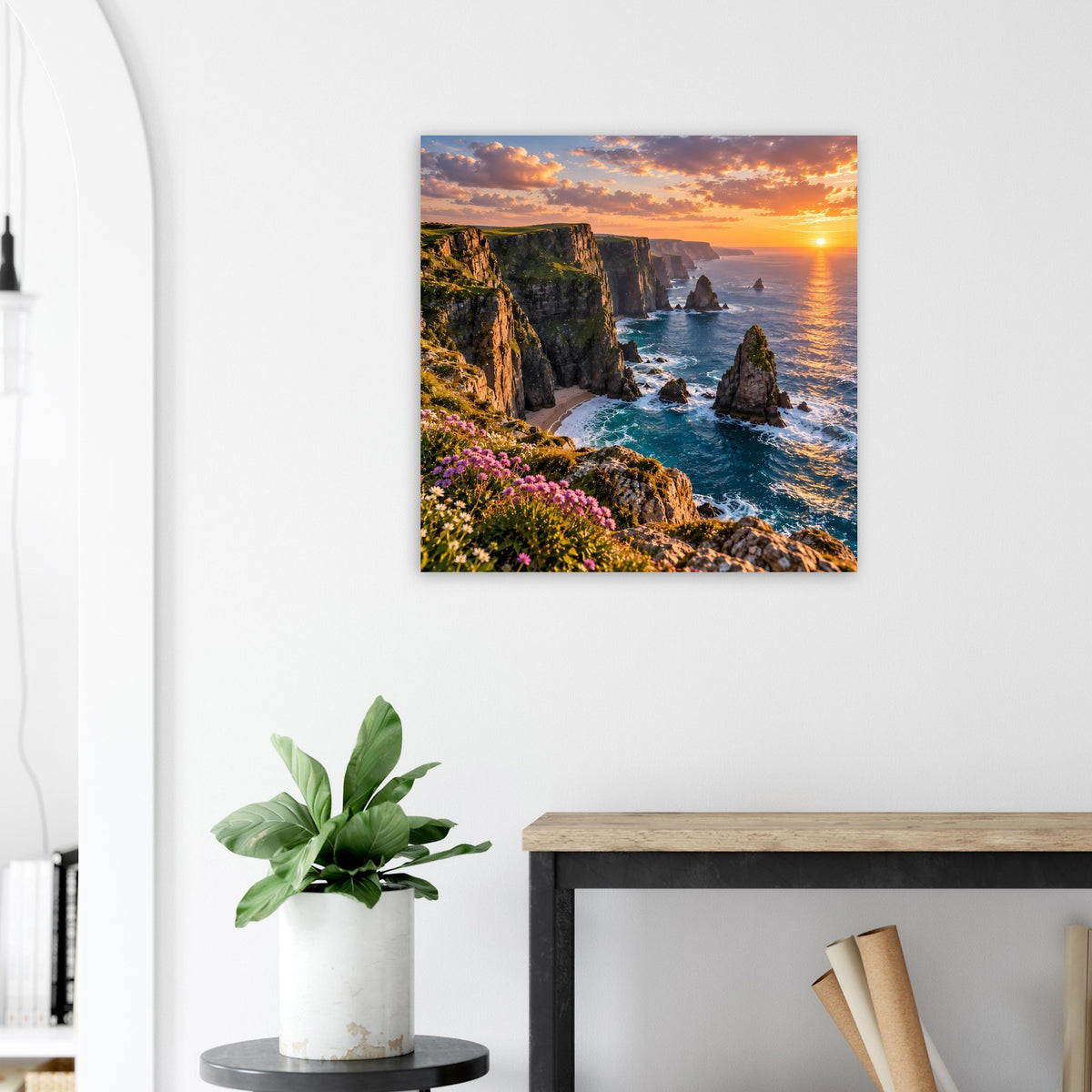 Wandposter im Rahmen: Küstenfelsen bei Sonnenuntergang, Felsriffe und Wellen