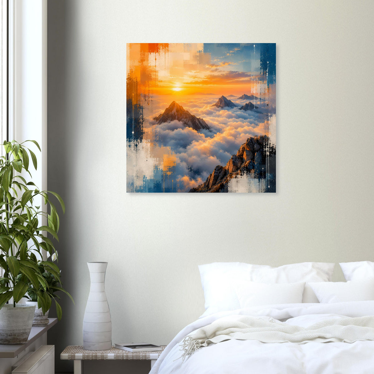 Quadratisches Landschaftsposter mit Sonnenaufgang über Bergspitzen und Wolkenmeer, warmes Orange