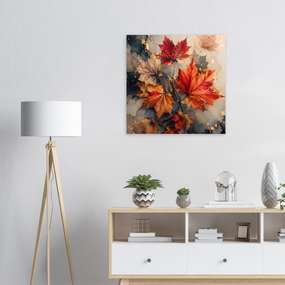 Quadratisches Herbstposter: rote Ahornblätter in abstrakter Herbstkomposition