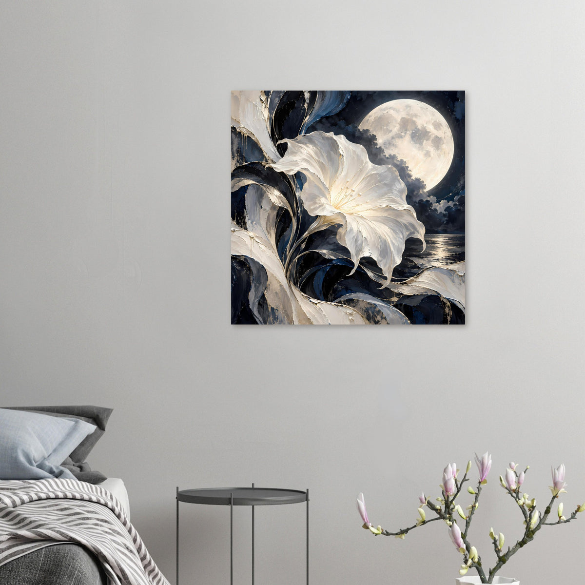 Blumenposter mit weißer Blüte und Mond über dunkler Küste
