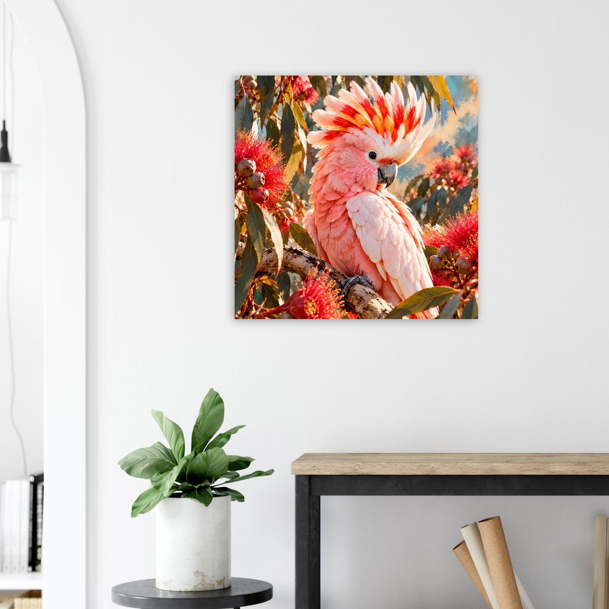 Wandposter mit rosa Kakadu und Federfächer auf bunten Blüten