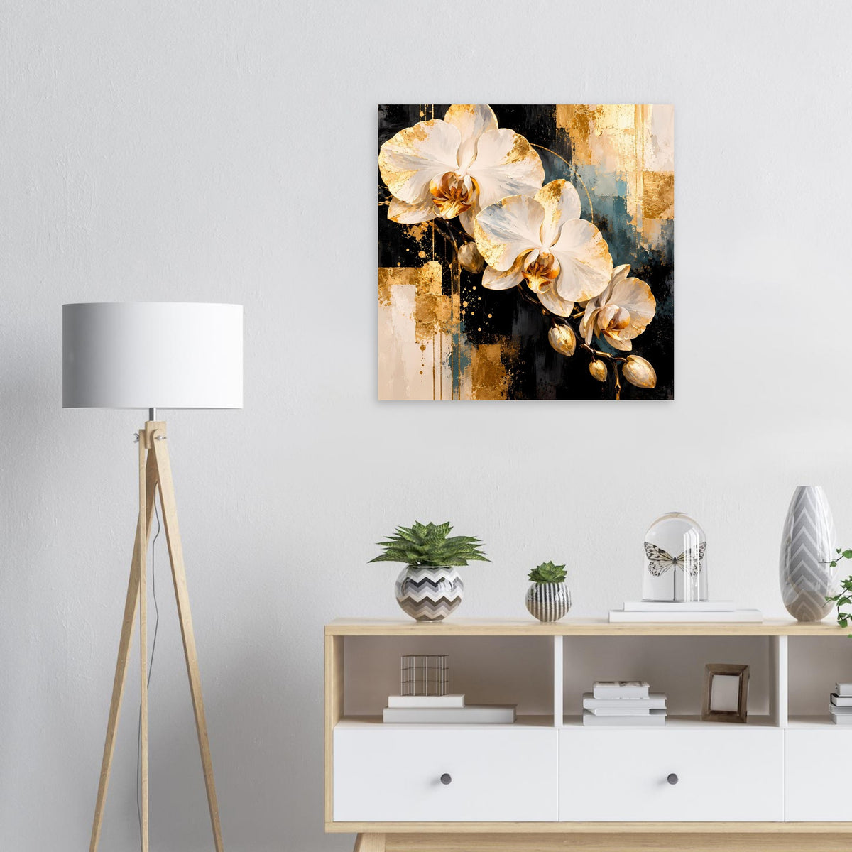 Wandposter mit weißen Orchideen und goldenen Akzenten, zentrierte Blütengruppe
