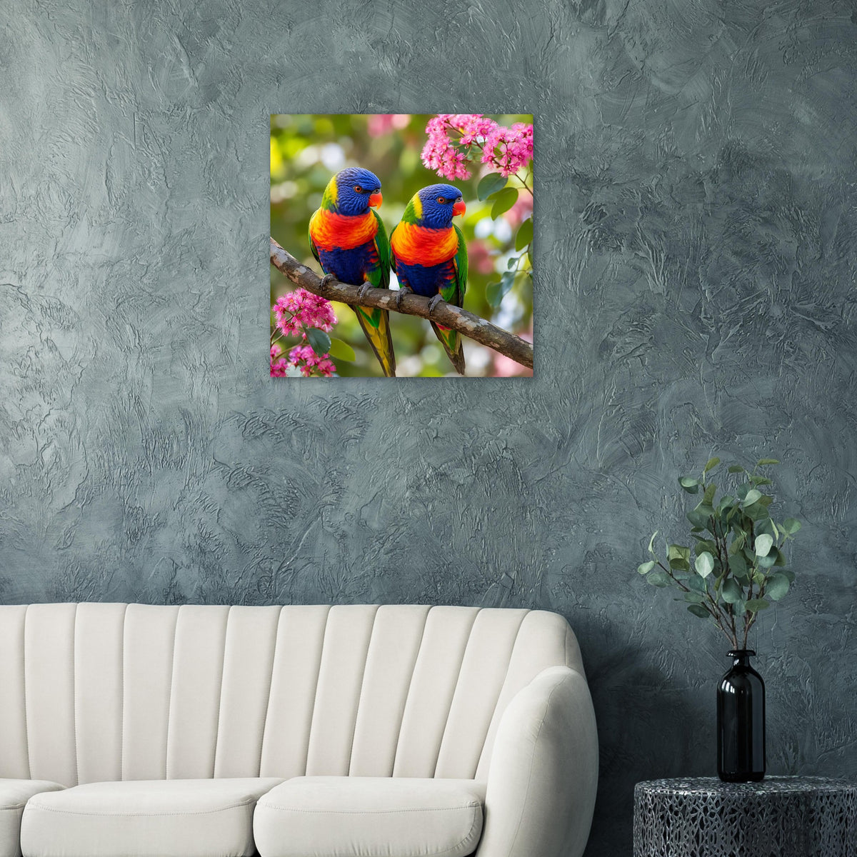 Poster mit zwei Regenbogenloriquets auf Ast und rosa Blüten.